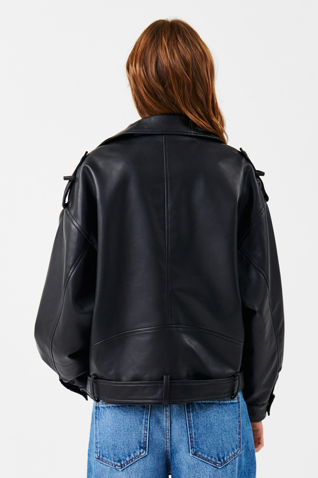 Куртка-косуха с кожаной фактурой с цепочкой - цвет черный - 3