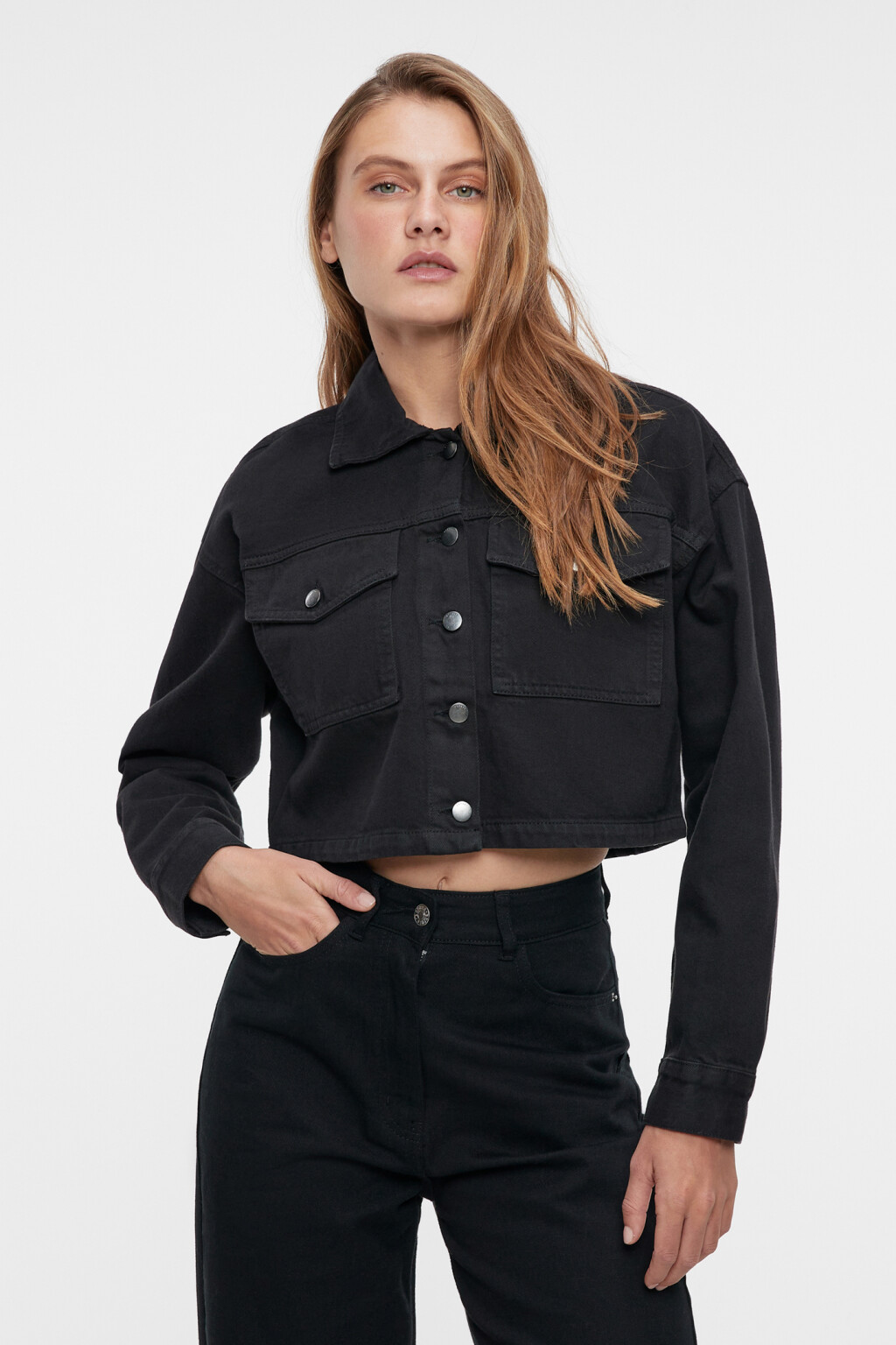 Куртка джинсовая укороченная с нагрудными карманами - цвет черный - 2