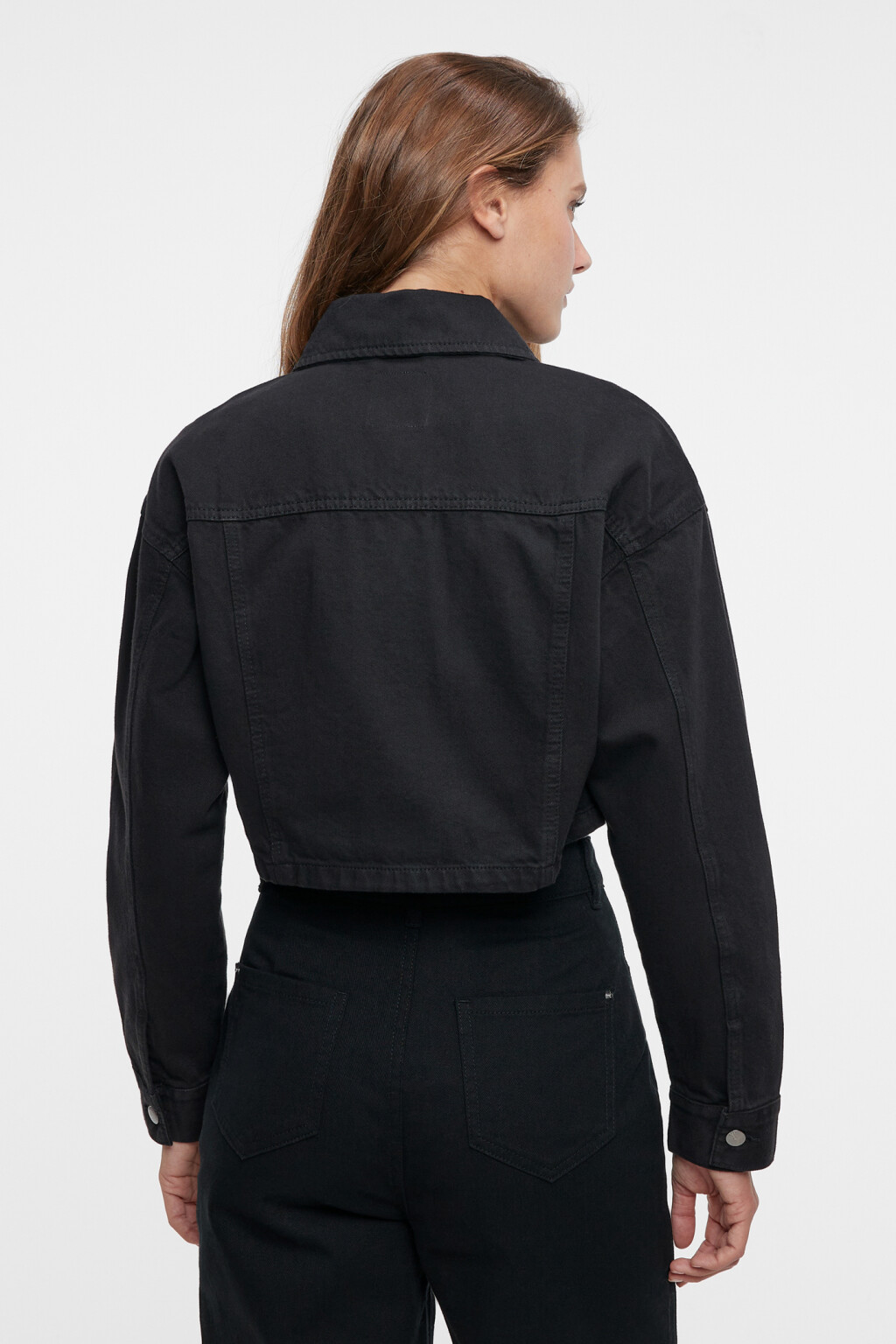 Куртка джинсовая укороченная с нагрудными карманами - цвет черный - 4