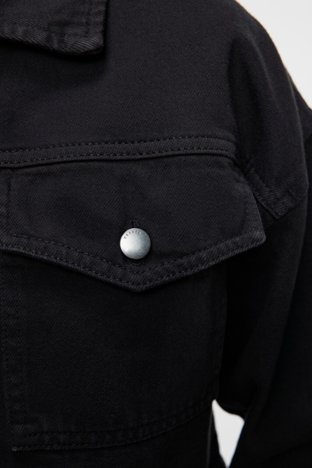 Куртка джинсовая укороченная с нагрудными карманами - цвет черный - 13