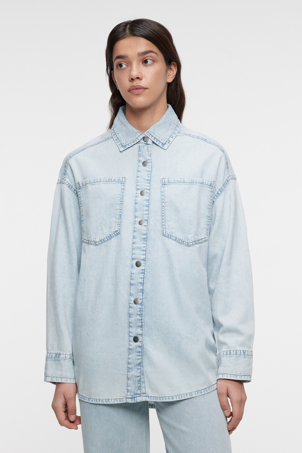 Рубашка oversize джинсовая с нагрудными карманами - цвет голубой - 2