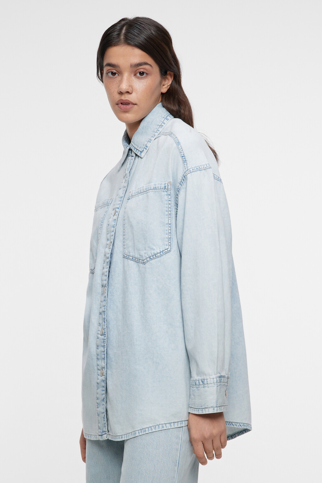 Рубашка oversize джинсовая с нагрудными карманами - цвет голубой - 3