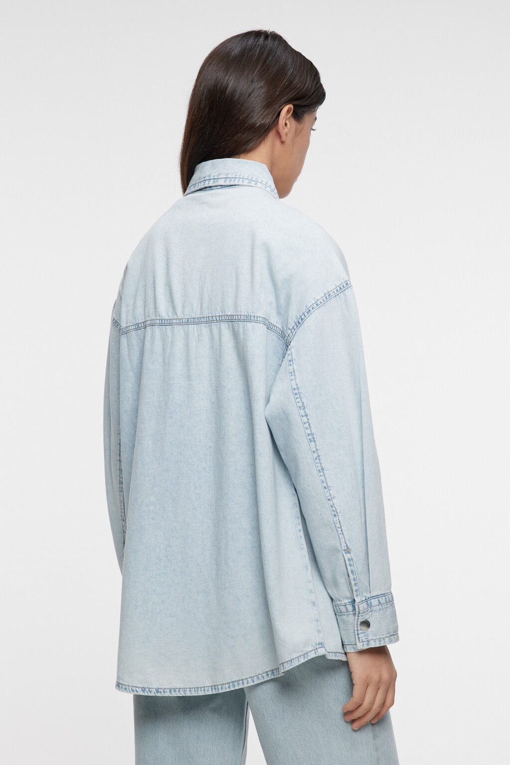 Рубашка oversize джинсовая с нагрудными карманами - цвет голубой - 10
