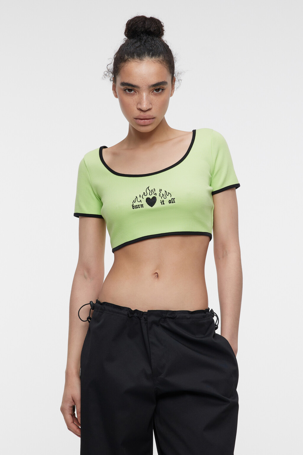 Топ-футболка хлопковый укороченный с принтом - цвет зеленый - 2