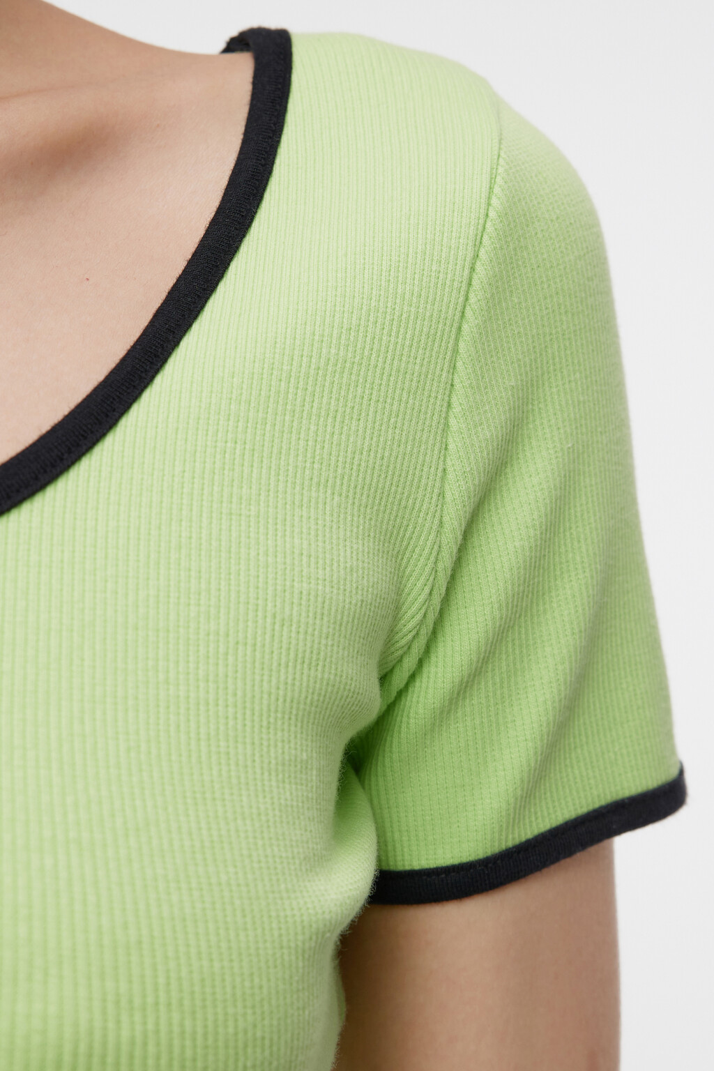 Топ-футболка хлопковый укороченный с принтом - цвет зеленый - 5