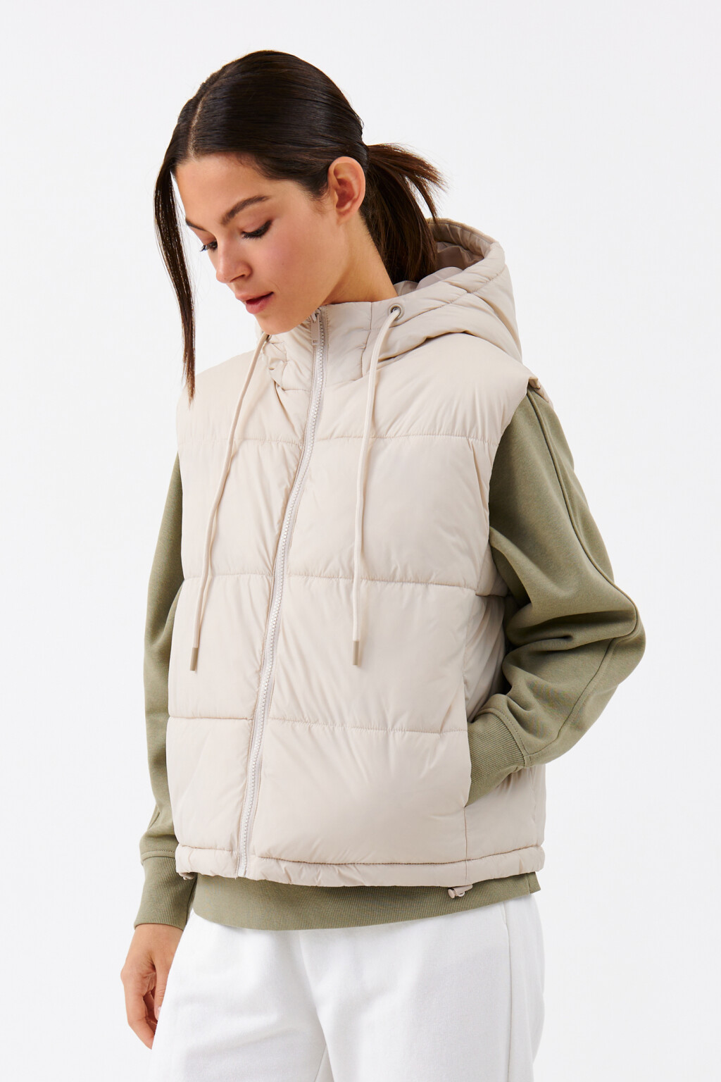 Жилет утепленный с капюшоном - цвет бежевый - 2