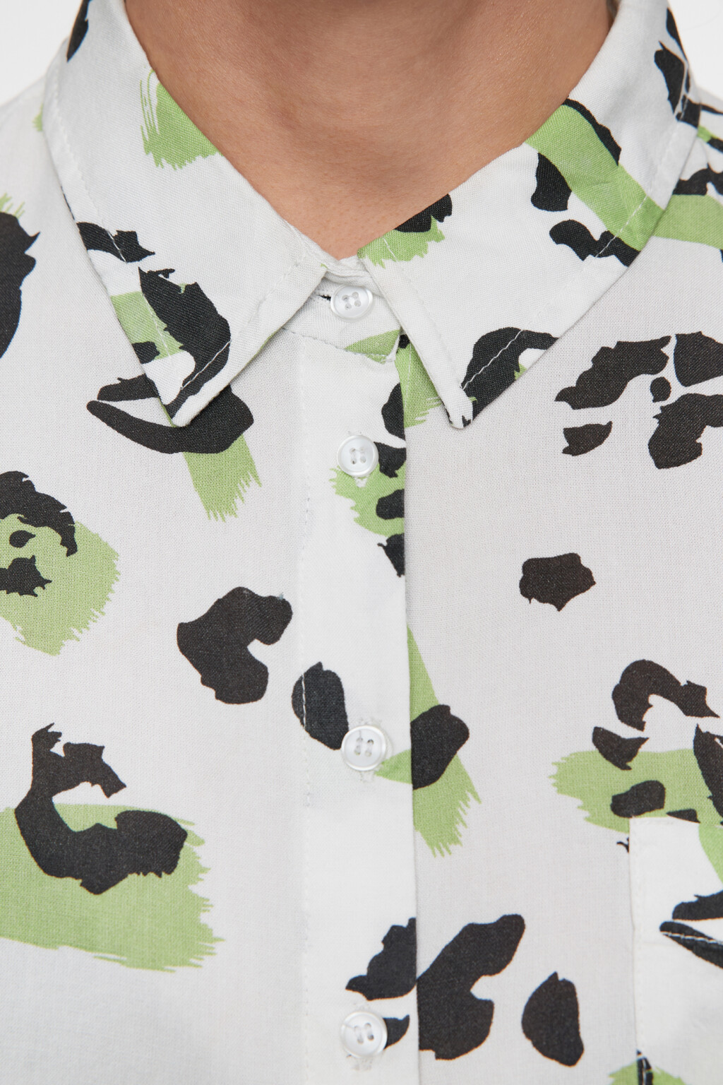 Блузка-рубашка вискозная укороченная с принтом - цвет мультиколор - 5