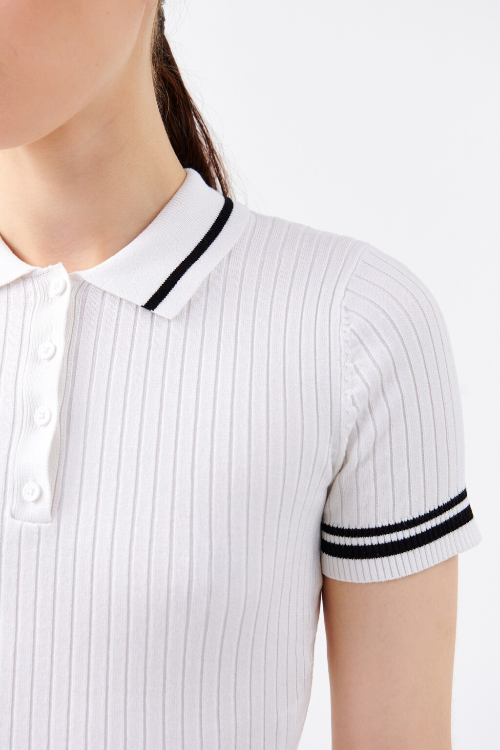 Футболка-поло укороченная тонкой вязки - цвет белый - 6