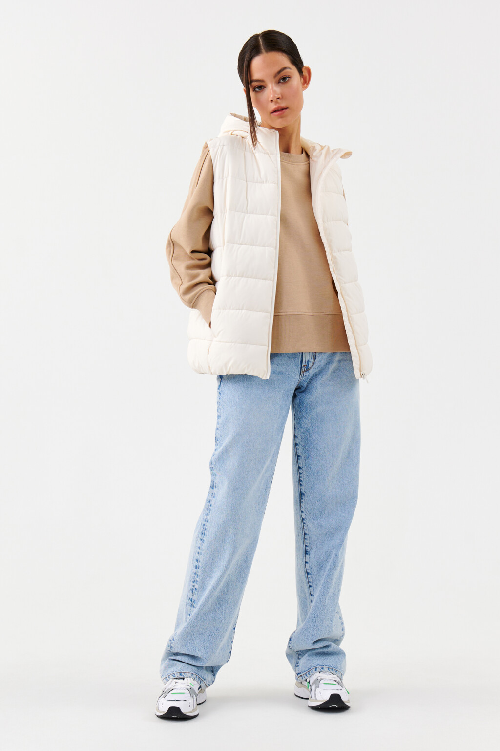 Жилет стеганый с капюшоном - цвет бежевый - 4