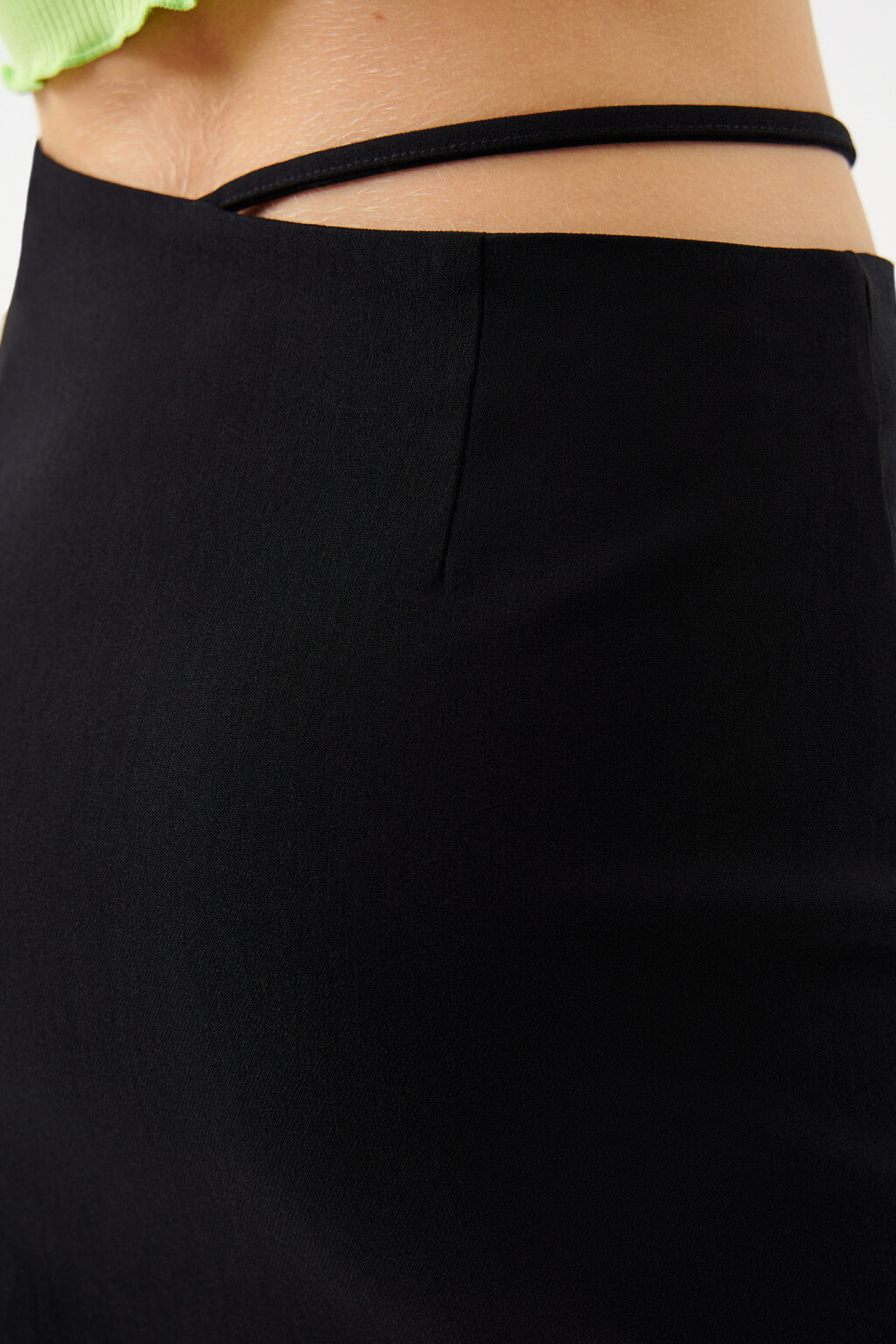 Юбка мини вискозная с бретелькой на поясе - цвет черный - 6