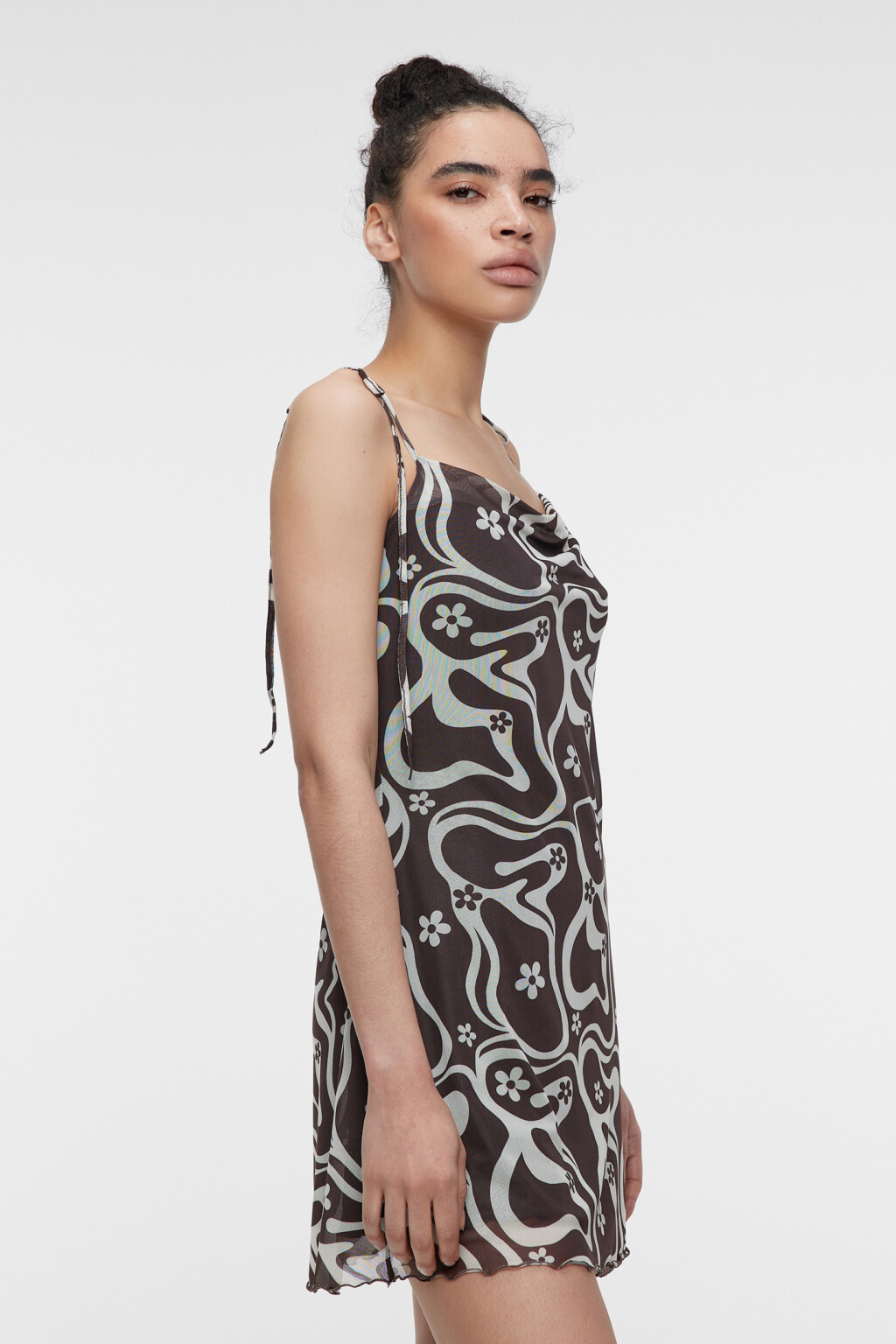 Платье-комбинация мини сетчатое с бретелями-завязками - цвет коричневый - 2