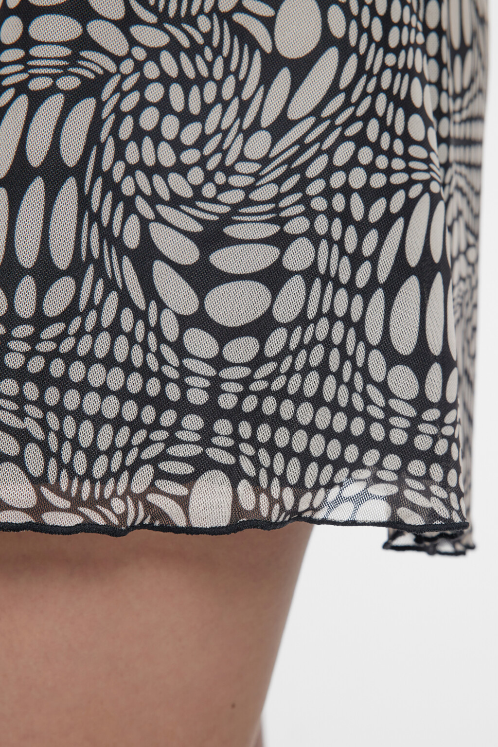 Платье-комбинация мини сетчатое с бретелями-завязками - цвет бежевый - 6