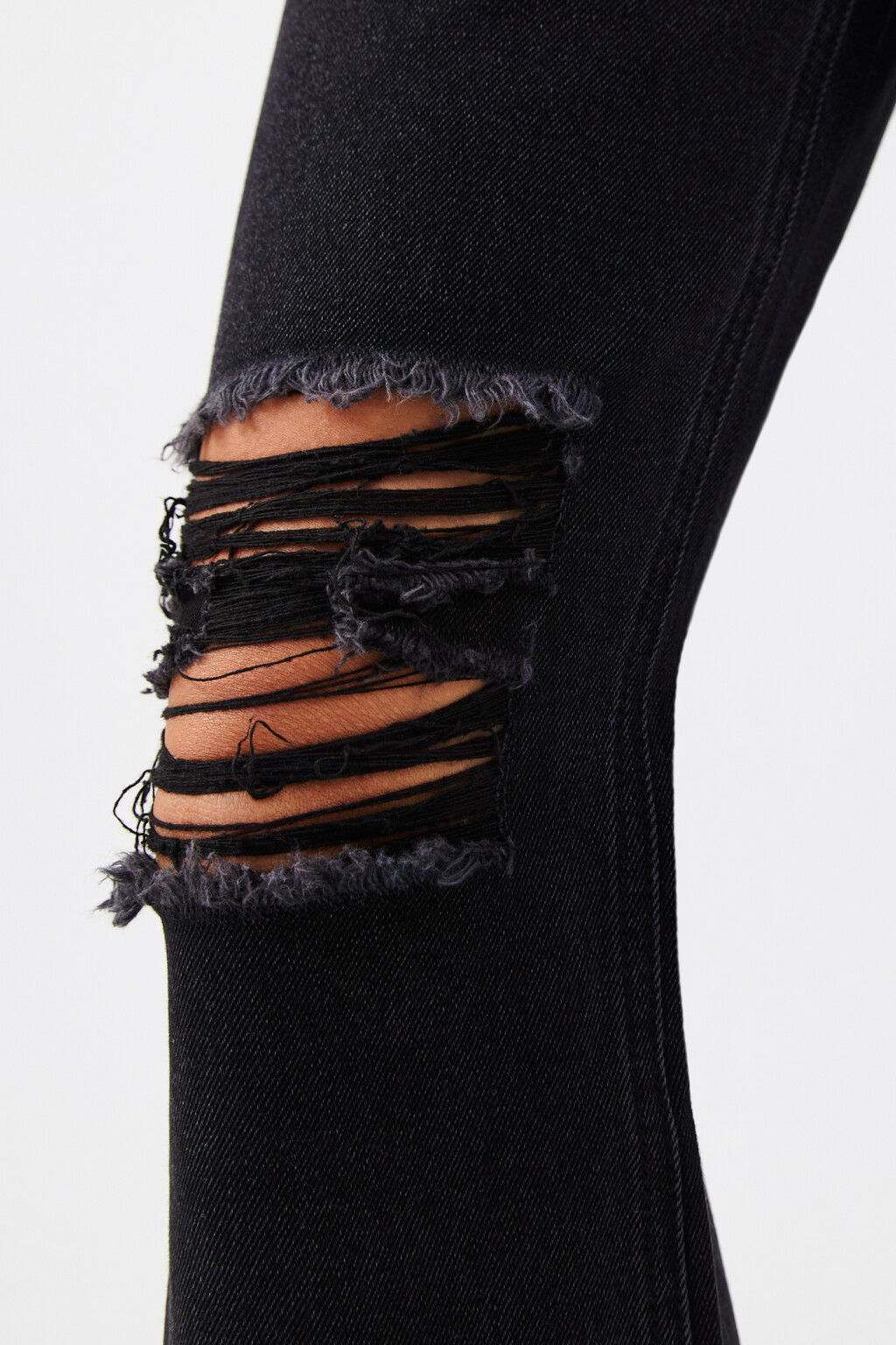 Джинсы клеш с рваными краями и коленями - цвет черный - 6