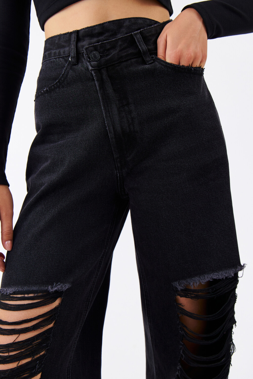 Джинсы широкие с рваными коленями - цвет черный - 6