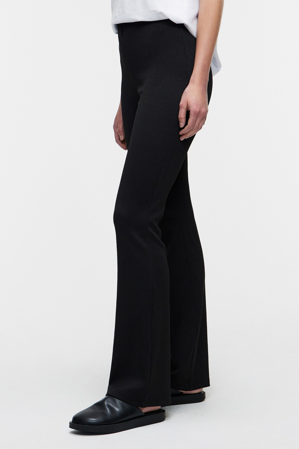 Брюки клеш в рубчик со средней посадкой - цвет черный - 2