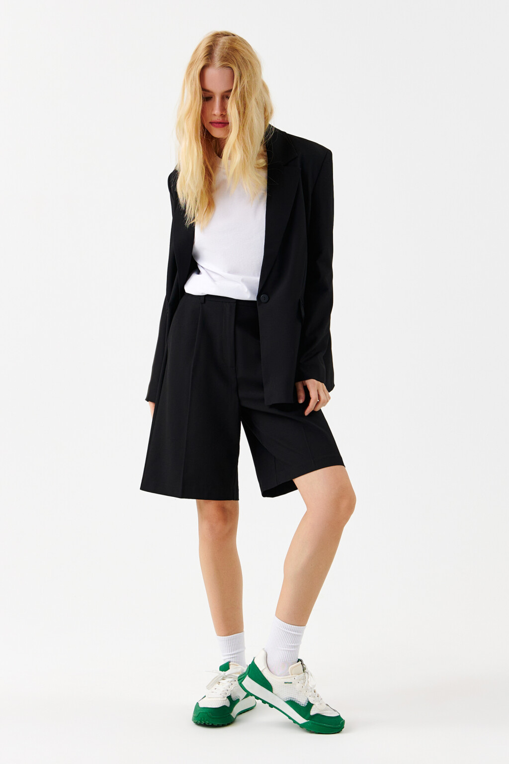 Шорты костюмные со средней посадкой - цвет черный - 4