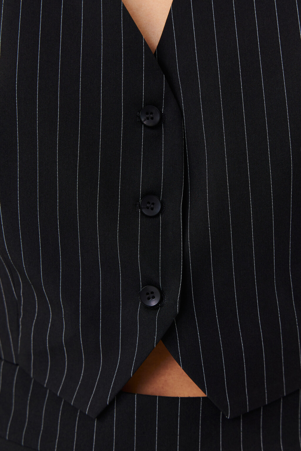 Жилет укороченный с треугольным вырезом - цвет мультиколор - 6