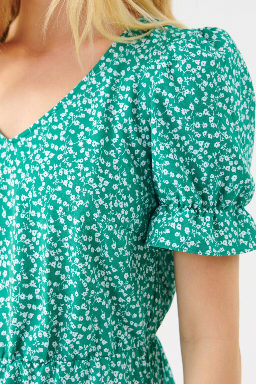 Платье мини с рукавами-фонариками и оборками - цвет зеленый - 6