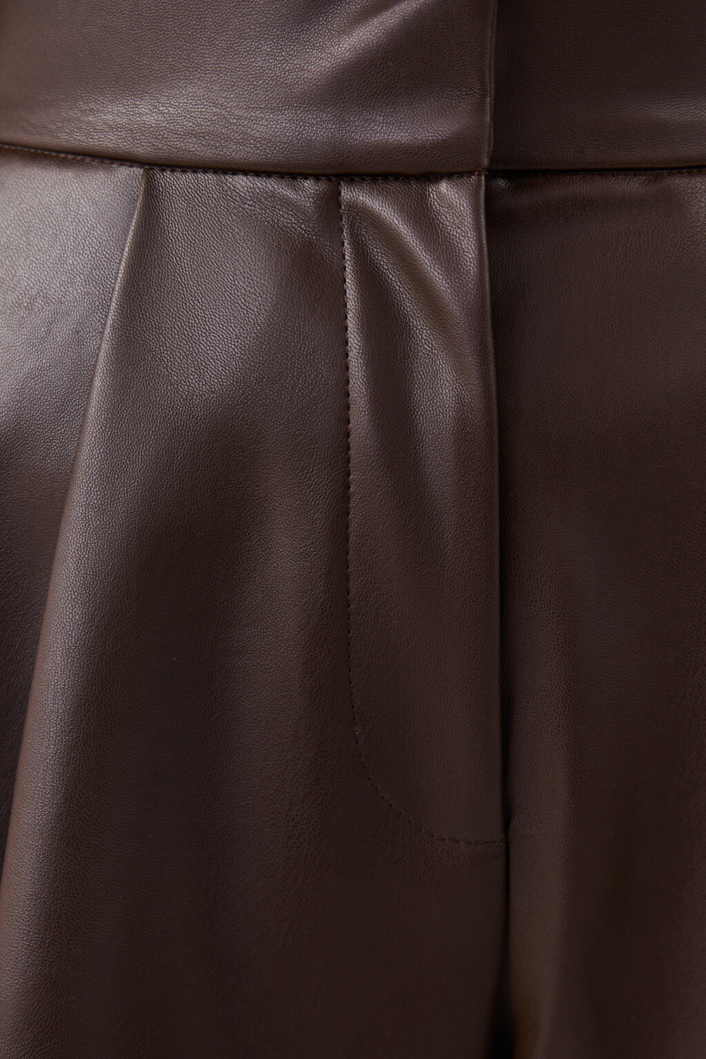 Шорты мини из искусственной кожи - цвет коричневый - 5