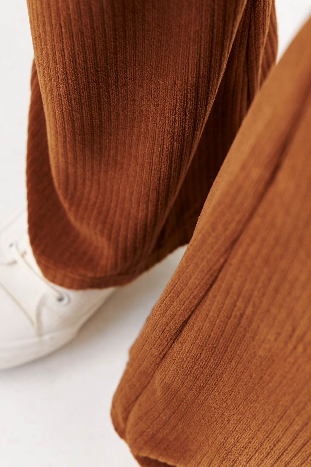 Брюки клеш трикотажные в рубчик - цвет бежевый - 6