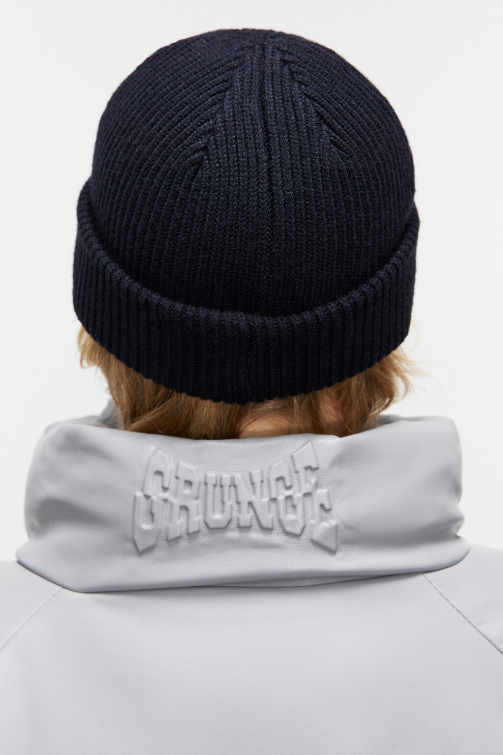 Шапка бини из вискозной пряжи - цвет черный - 4