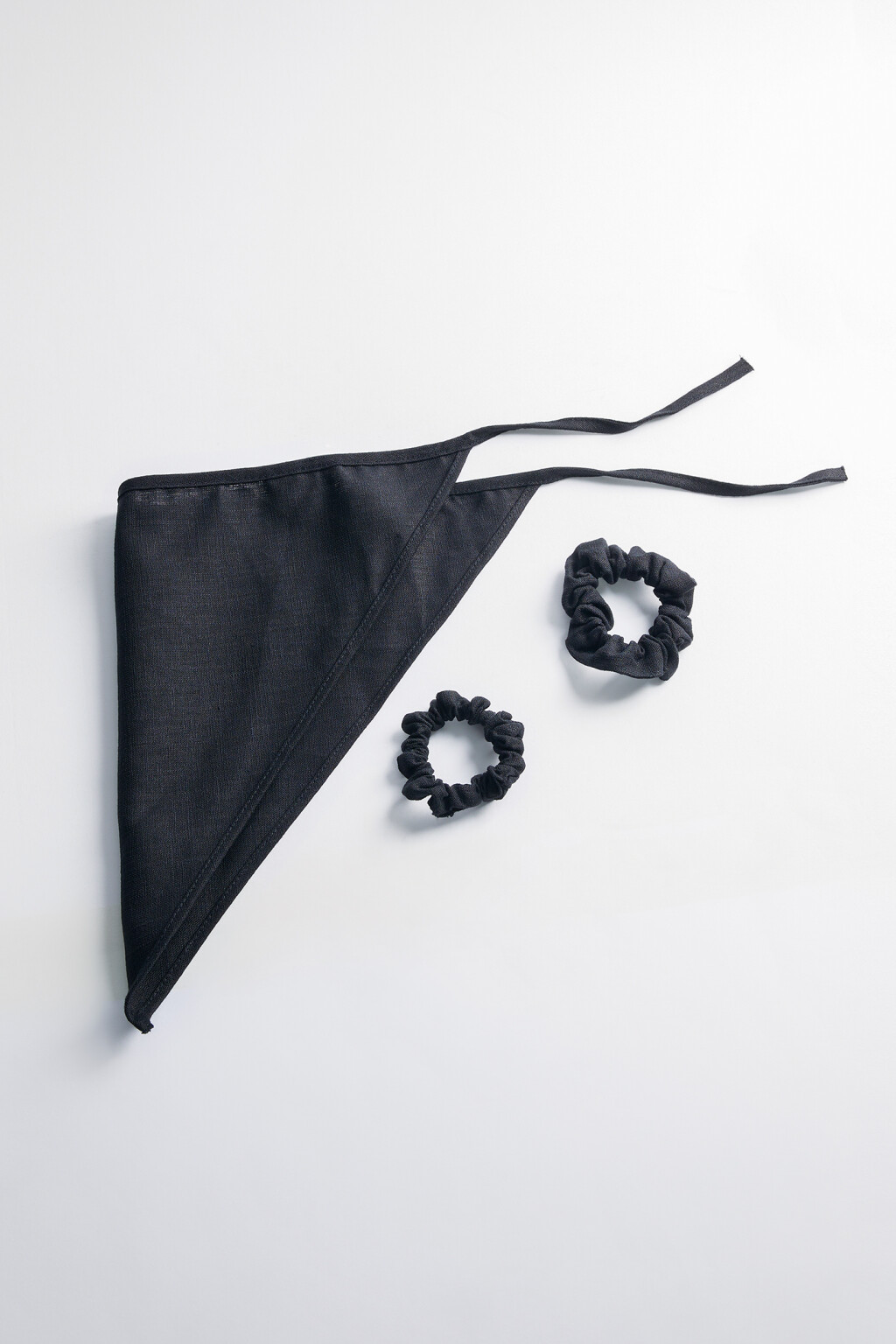 Набор из двух резинок и косынки из льняной ткани - цвет черный - 1