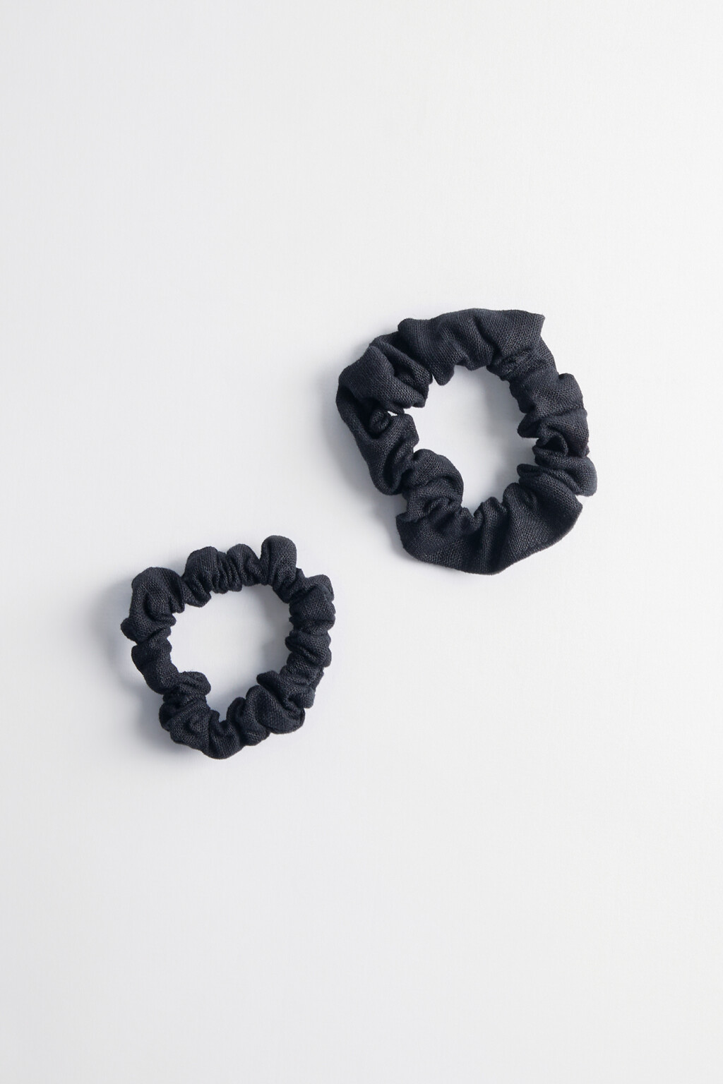 Набор из двух резинок и косынки из льняной ткани - цвет черный - 5