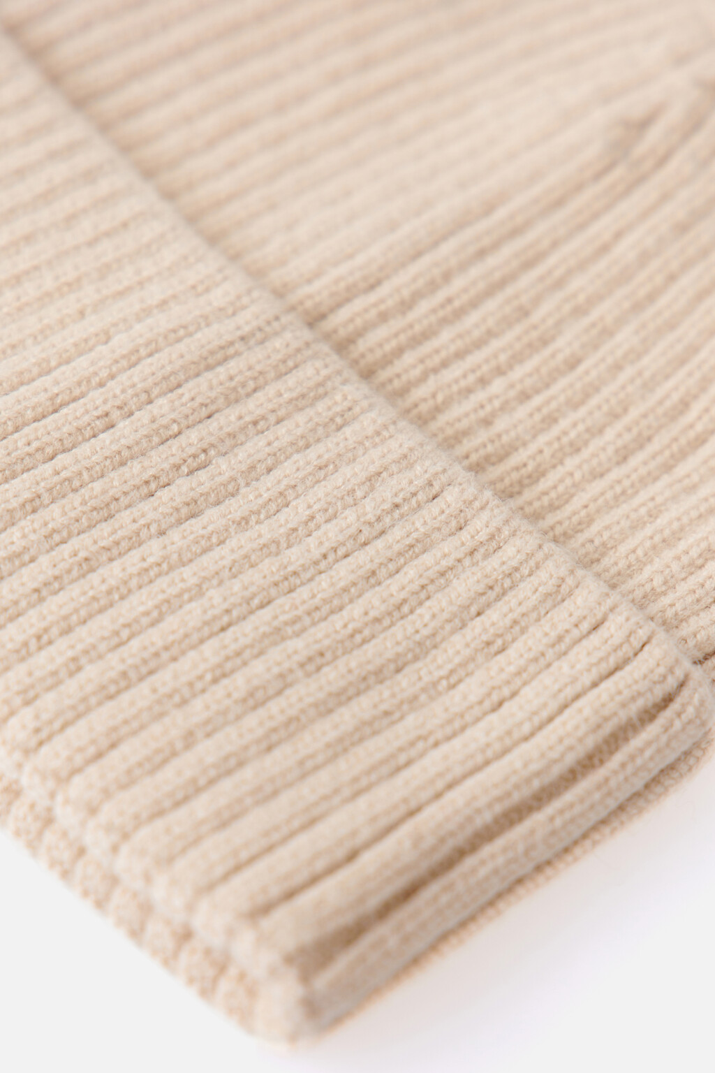 Шапка бини из вискозной пряжи - цвет бежевый - 2