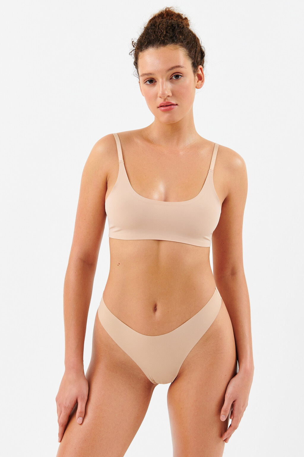 бюстгальтер-топ гладкий на тонких бретелях - цвет бежевый - 3