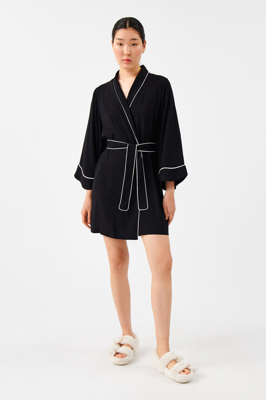 Халат домашний вискозный на запах с поясом - цвет черный - 4