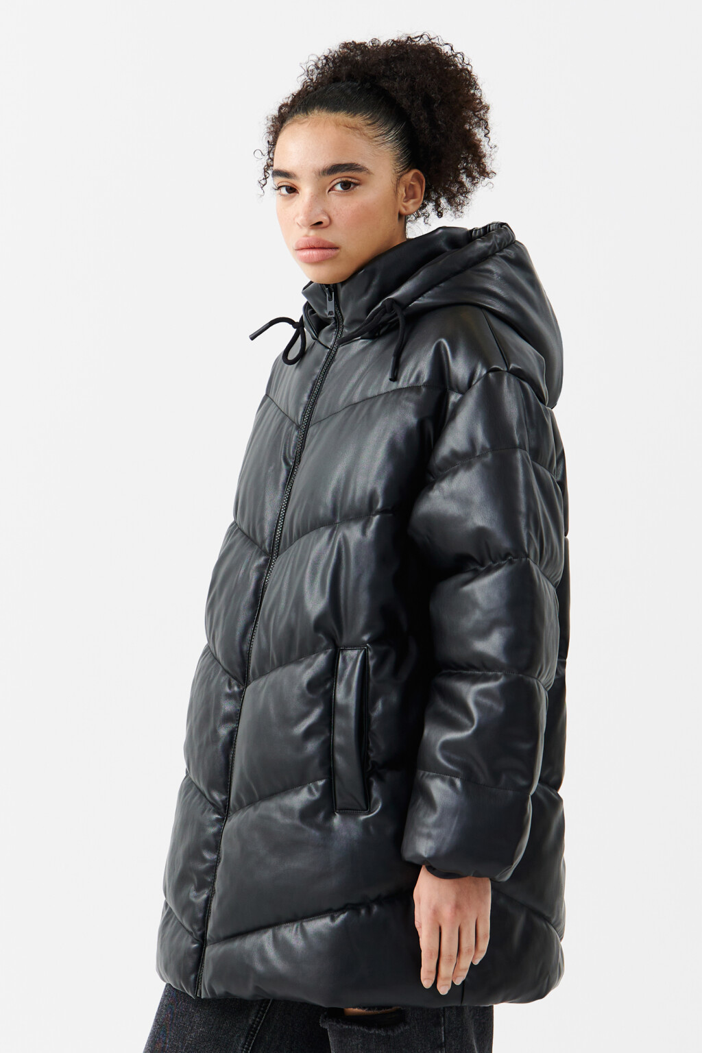 Куртка из экокожи стеганая с капюшоном - цвет черный - 2