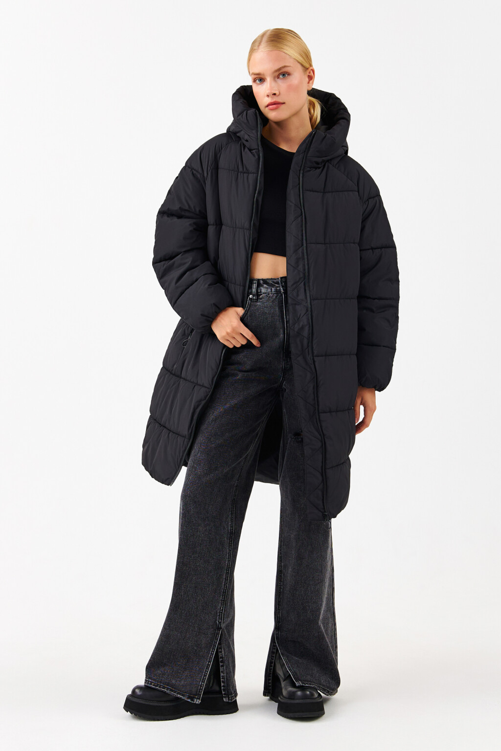 Пуховик стеганый удлиненный с капюшоном - цвет черный - 4