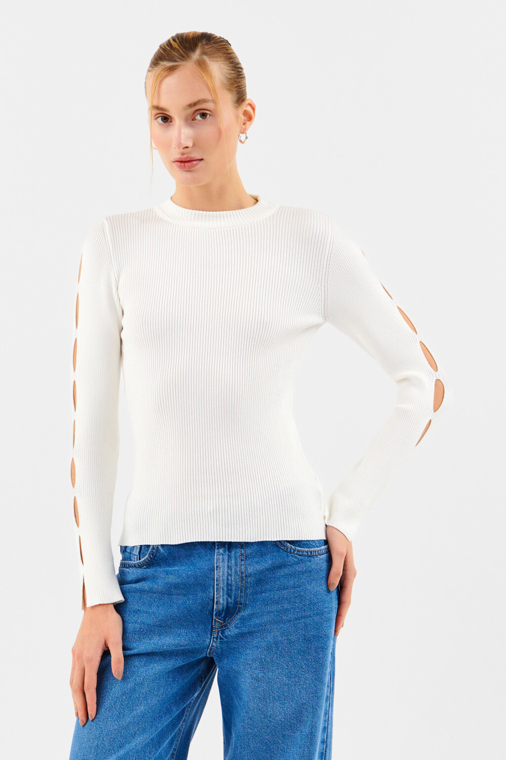 Джемпер вискозный с разрезами на рукавах - цвет бежевый - 1