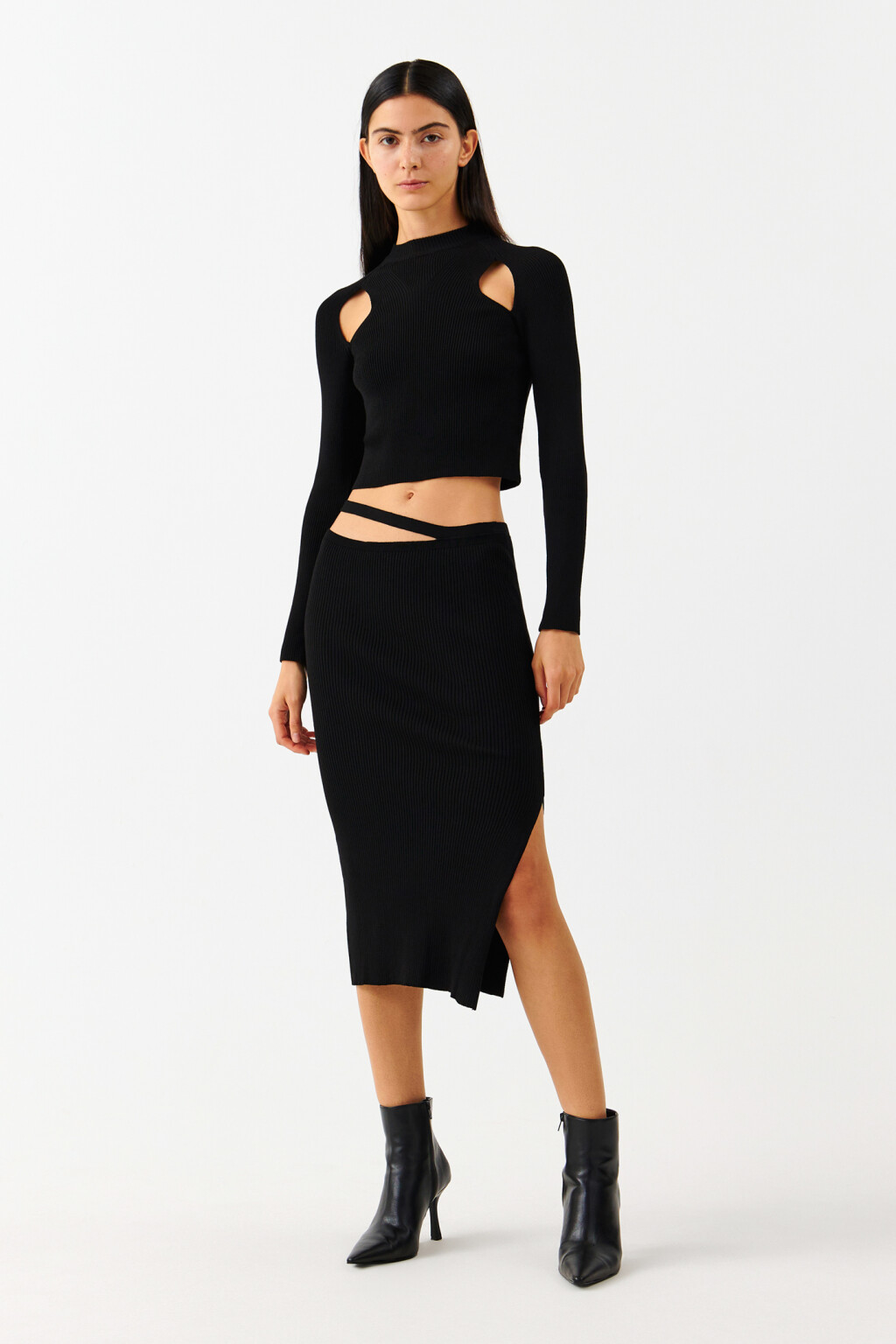 Джемпер вискозный с вырезами на груди - цвет черный - 4