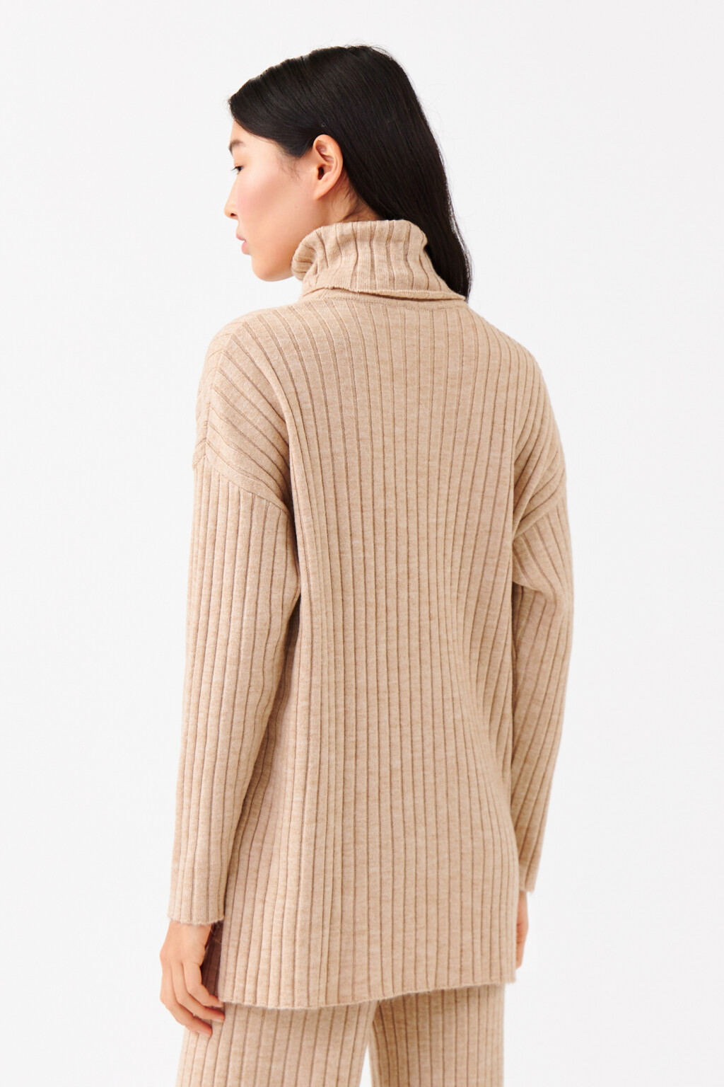 Свитер удлиненный с высоким воротником - цвет бежевый - 3