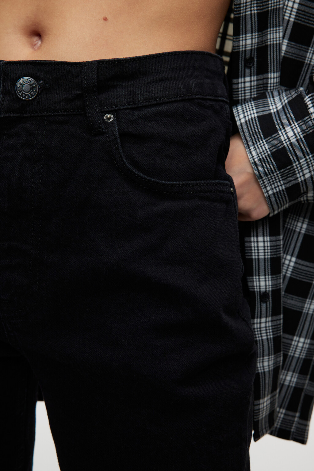 Джинсы зауженные со средней посадкой - цвет черный - 5