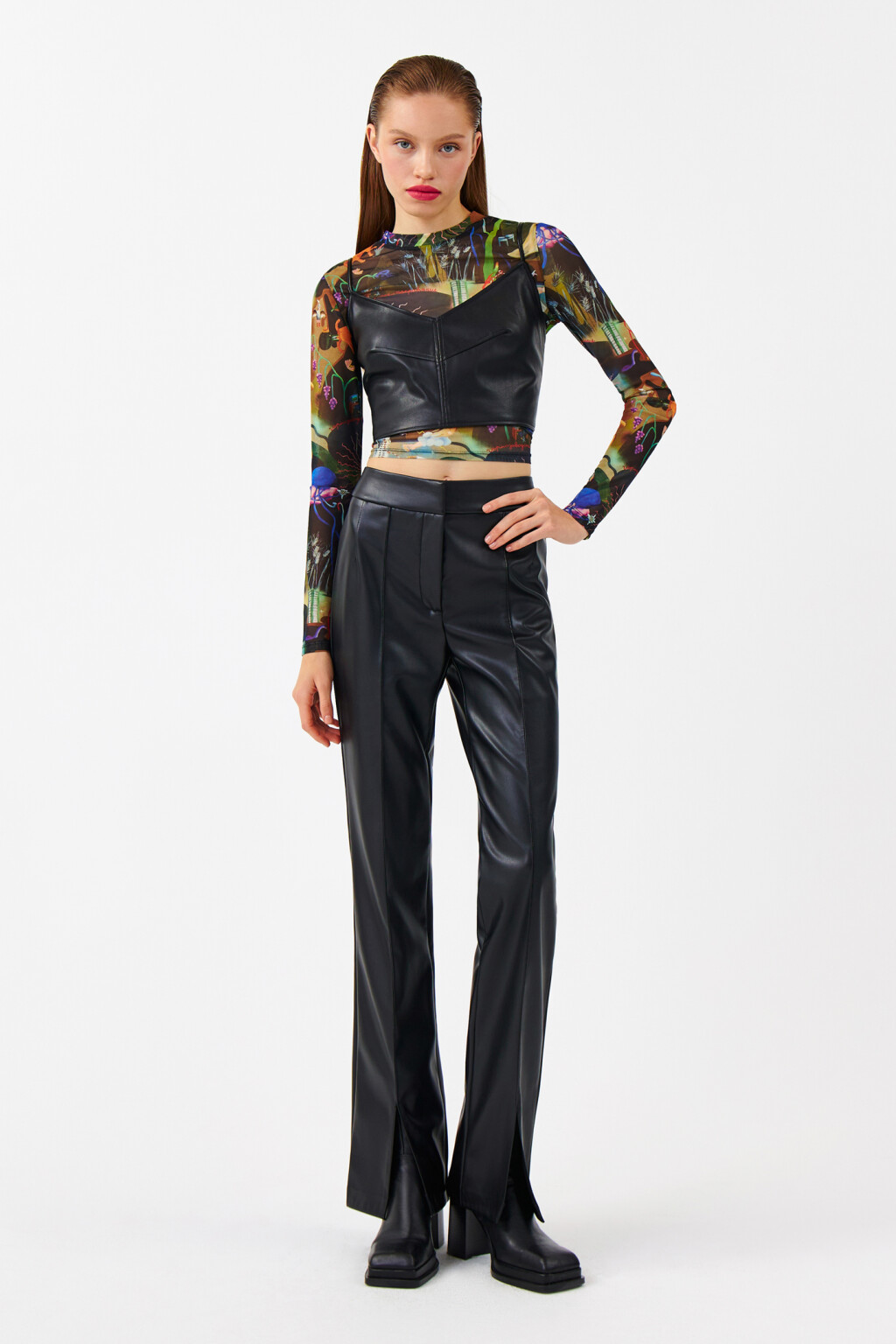 Топ из искусственной кожи на тонких бретелях - цвет черный - 4