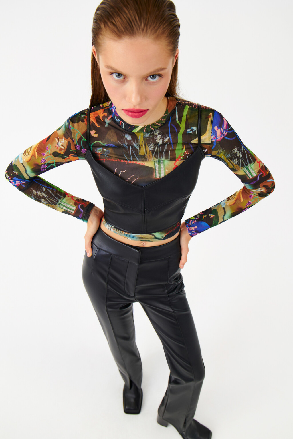 Топ из искусственной кожи на тонких бретелях - цвет черный - 7