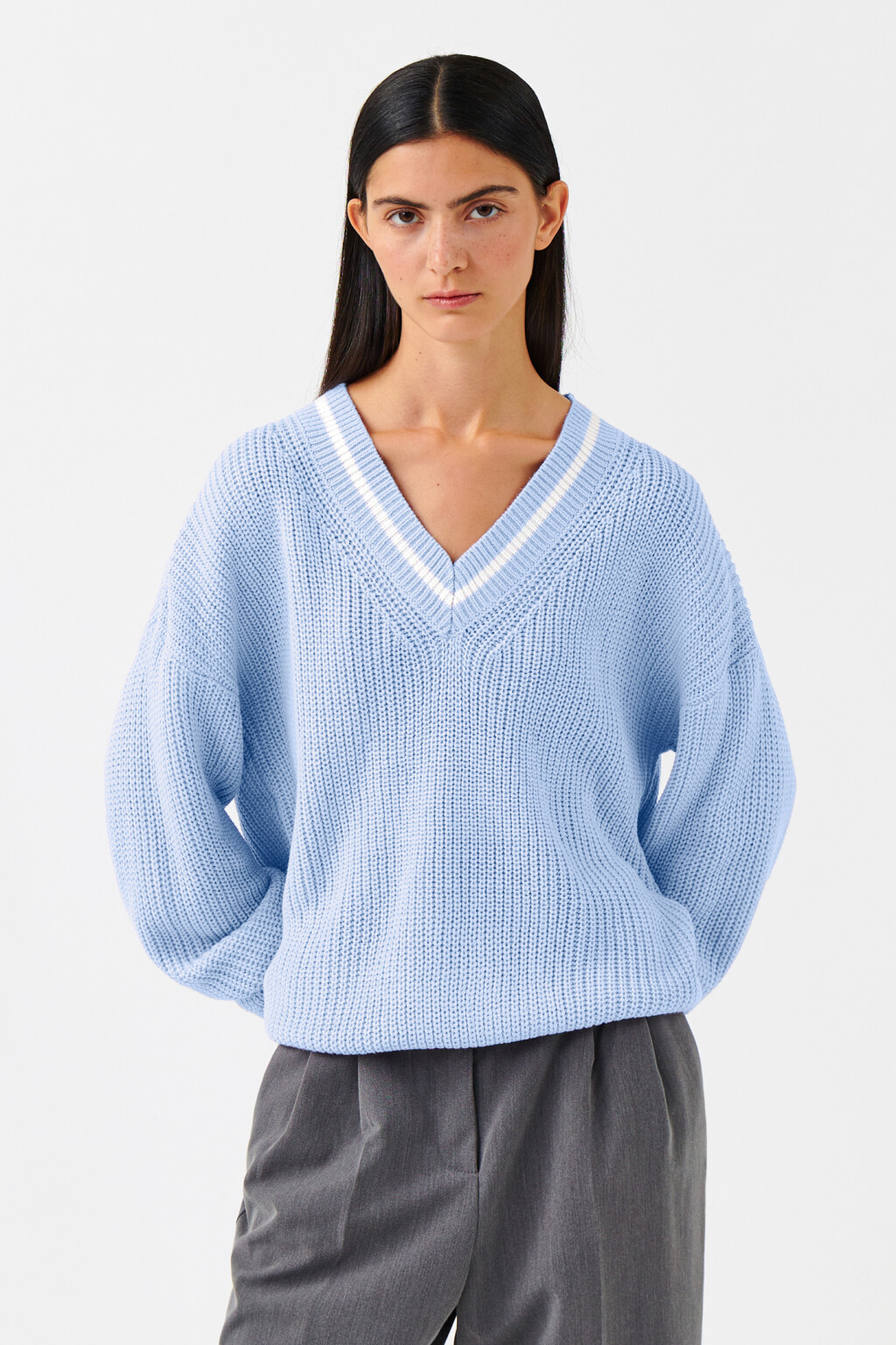 Джемпер вязаный с V-образным вырезом - цвет голубой - 1