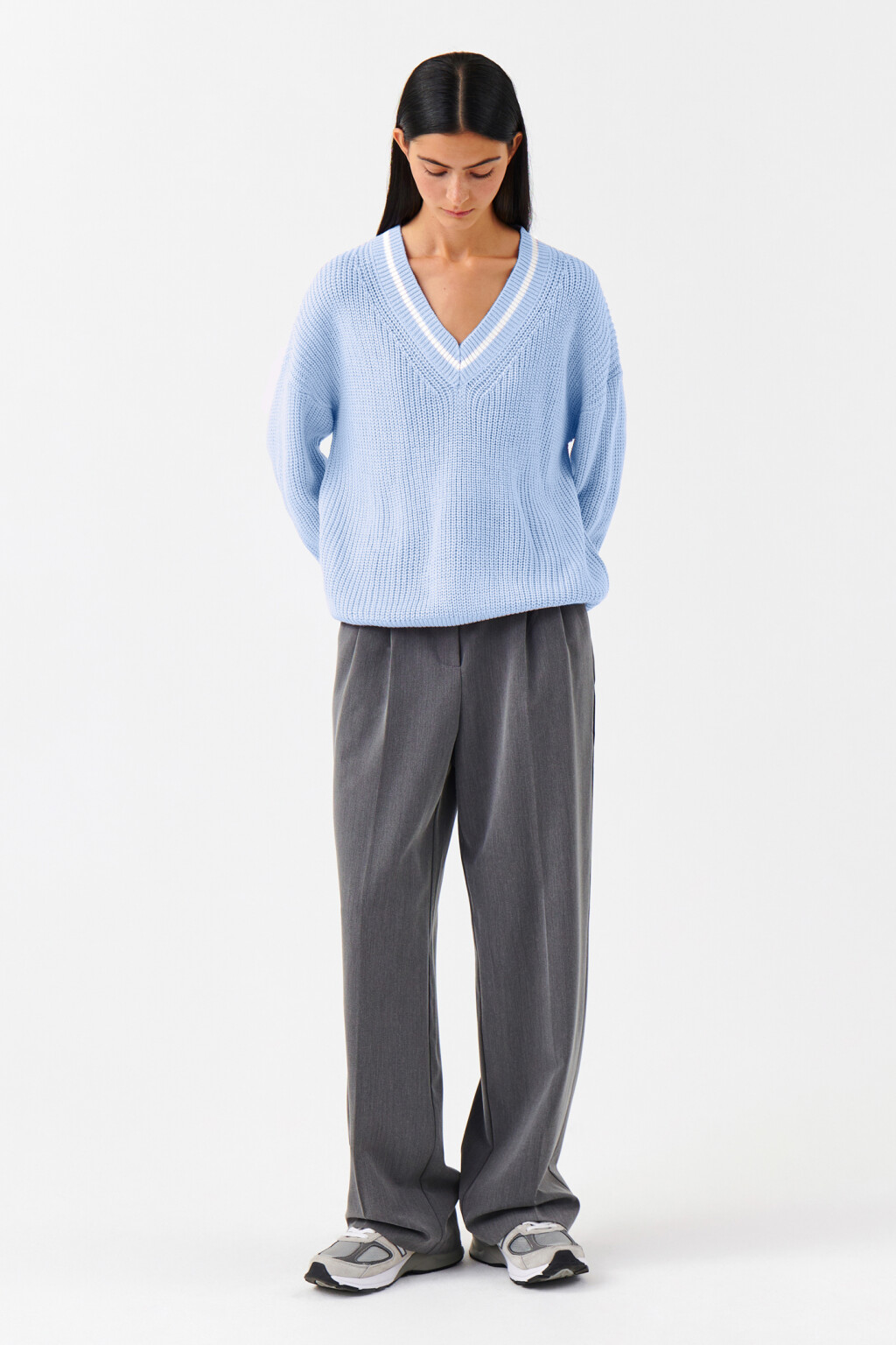 Джемпер вязаный с V-образным вырезом - цвет голубой - 4