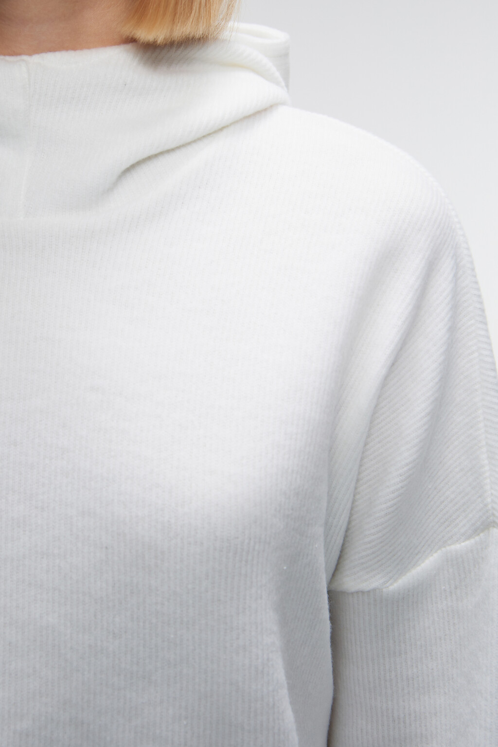 Толстовка с капюшоном и вырезами для пальцев - цвет белый - 5