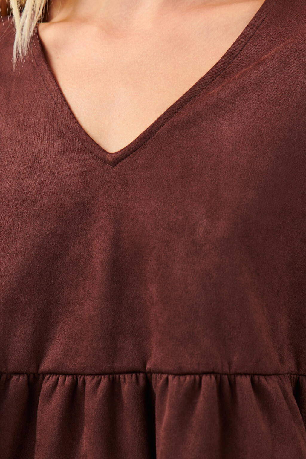 Платье мини замшевое с v-вырезом - цвет коричневый - 5