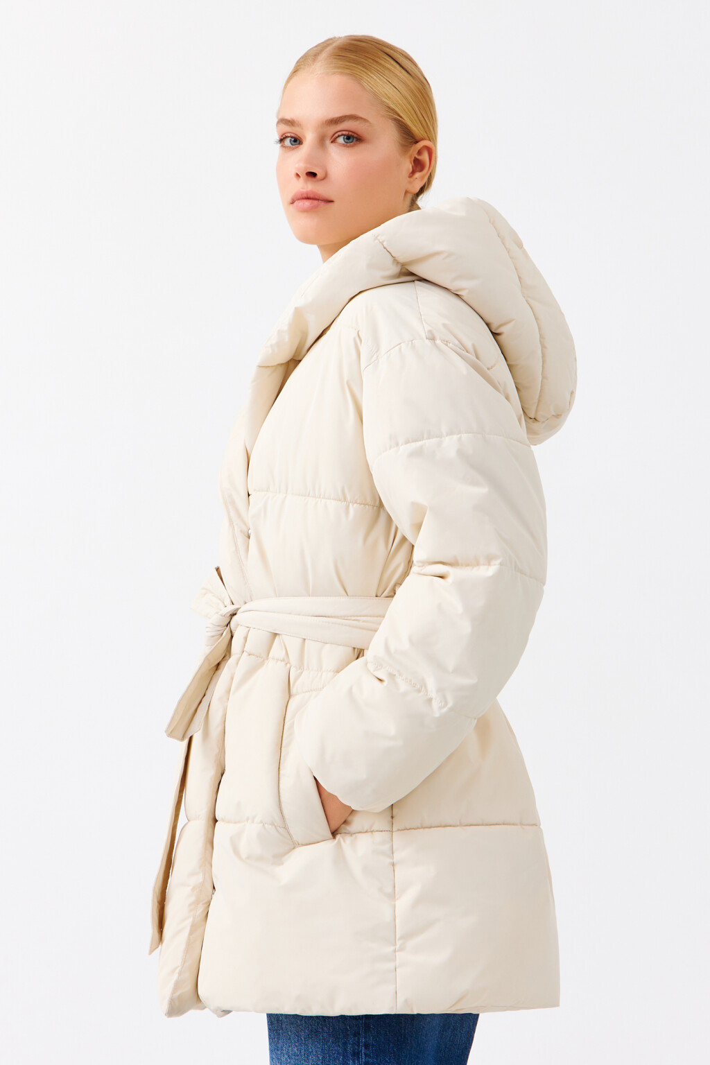 Куртка зимняя с капюшоном и поясом - цвет бежевый - 2