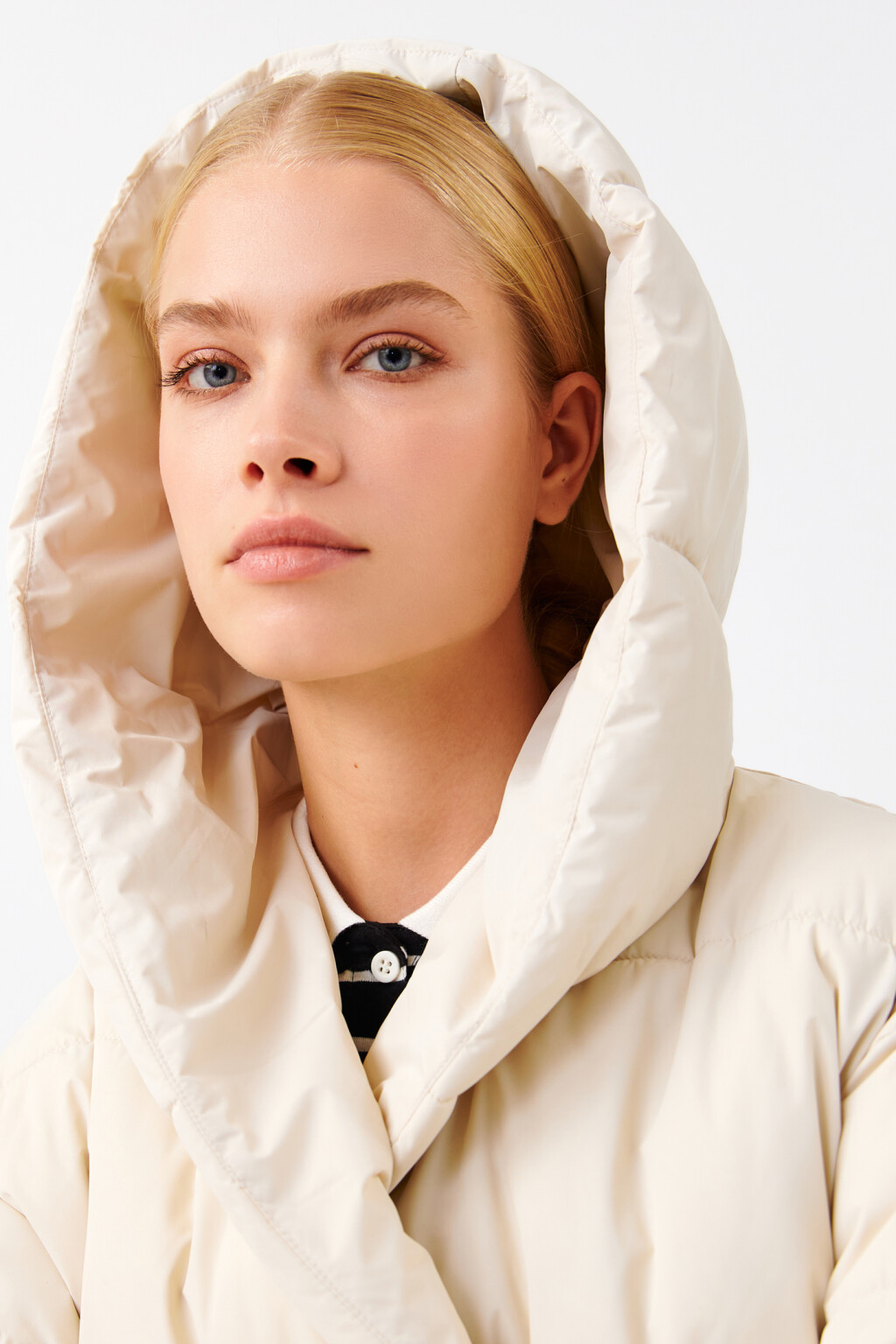 Куртка зимняя с капюшоном и поясом - цвет бежевый - 7