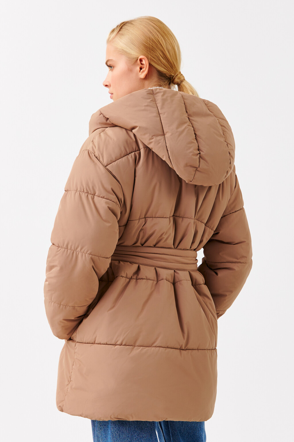 Куртка зимняя с капюшоном и поясом - цвет коричневый - 3