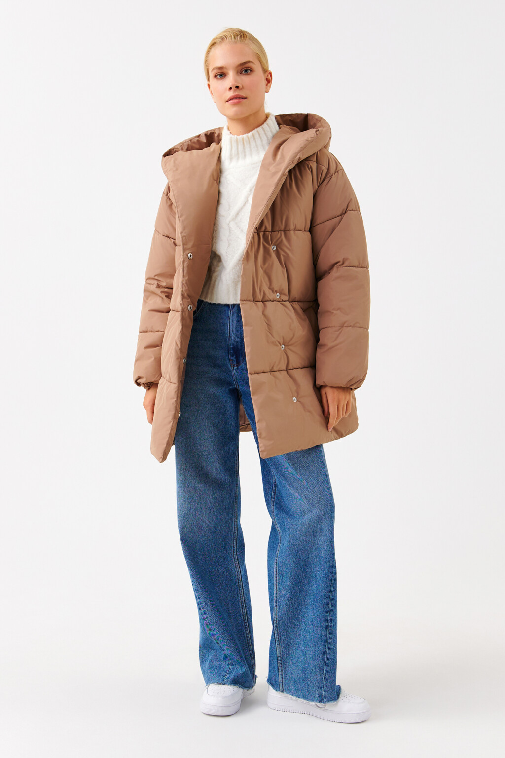 Куртка зимняя с капюшоном и поясом - цвет коричневый - 4