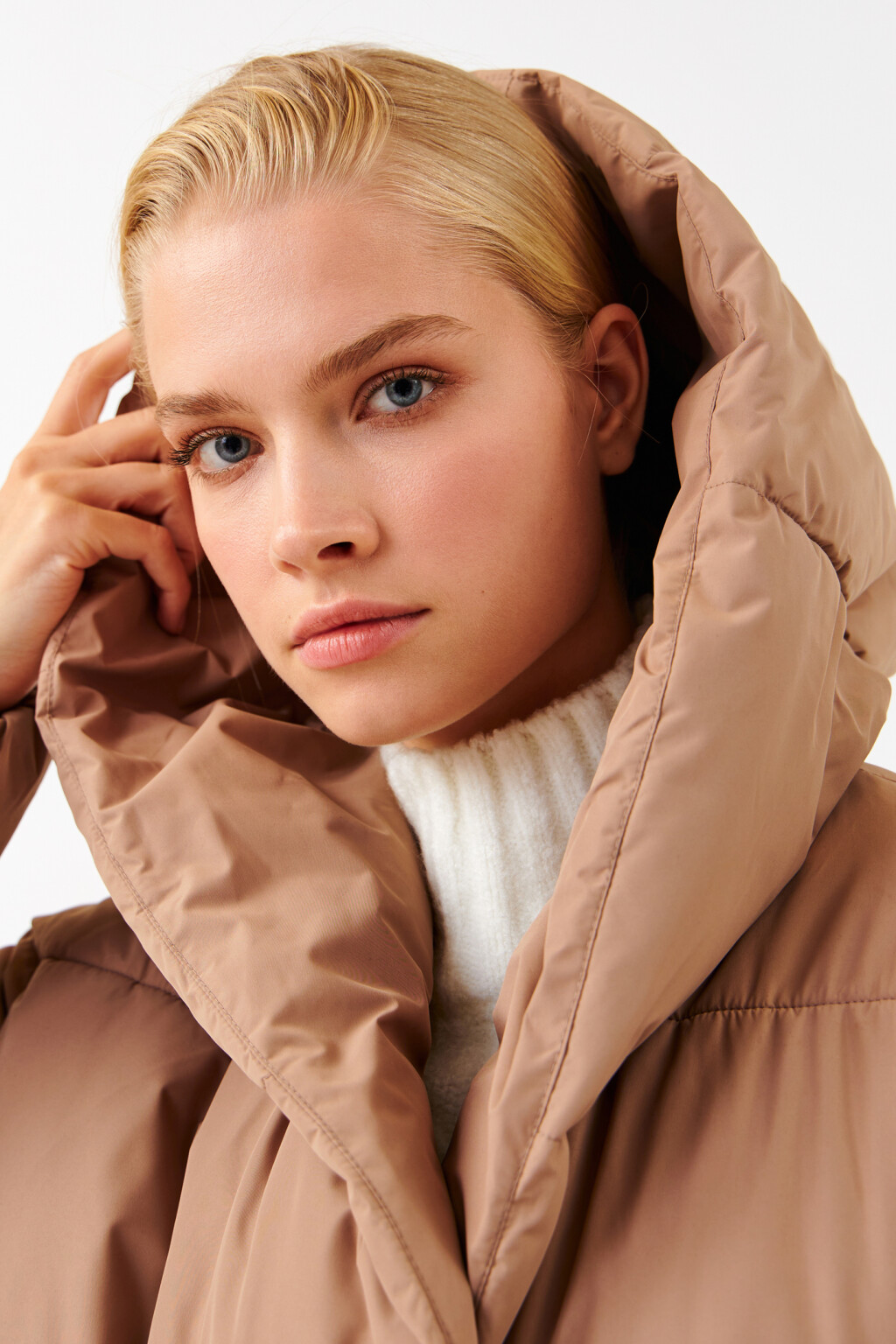 Куртка зимняя с капюшоном и поясом - цвет коричневый - 8