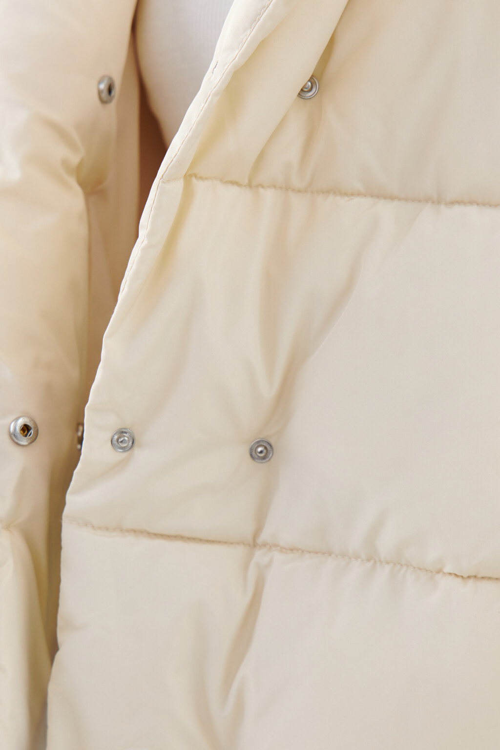 Куртка стеганая укороченная с капюшоном - цвет молочный - 6