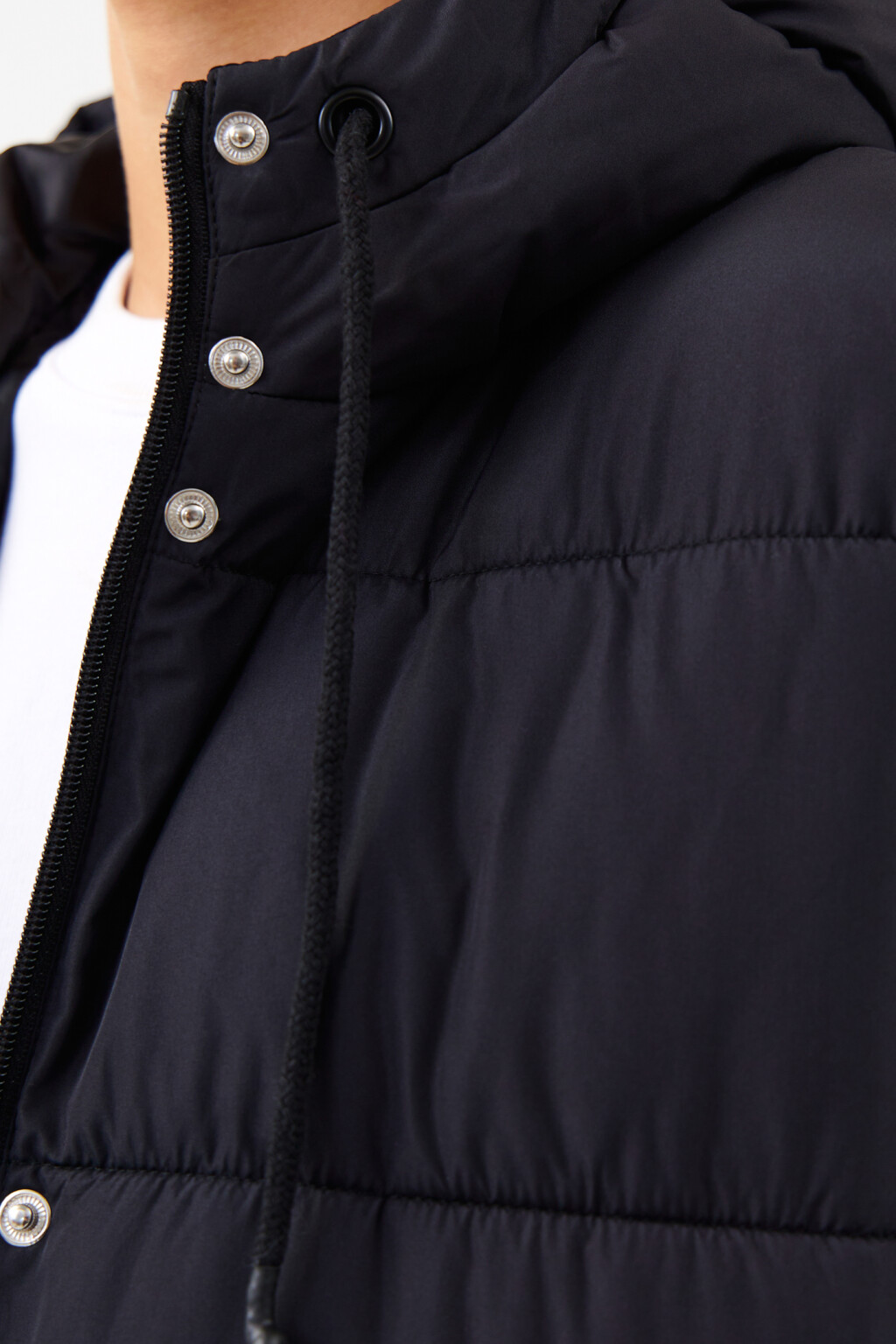 Жилет стеганый удлиненный с капюшоном - цвет черный - 5