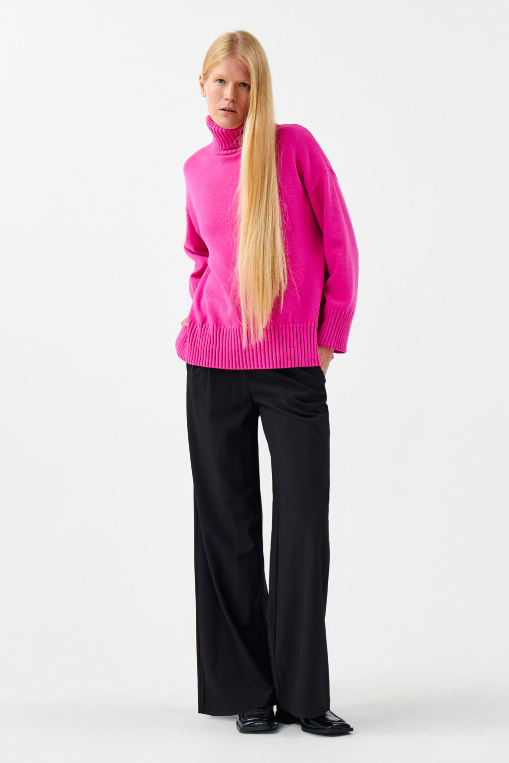 Свитер SWEATER свободный с боковыми разрезами - цвет розовый - 4